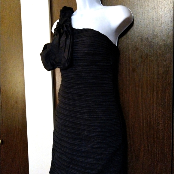 Short little black dress - Picture 5 of 6